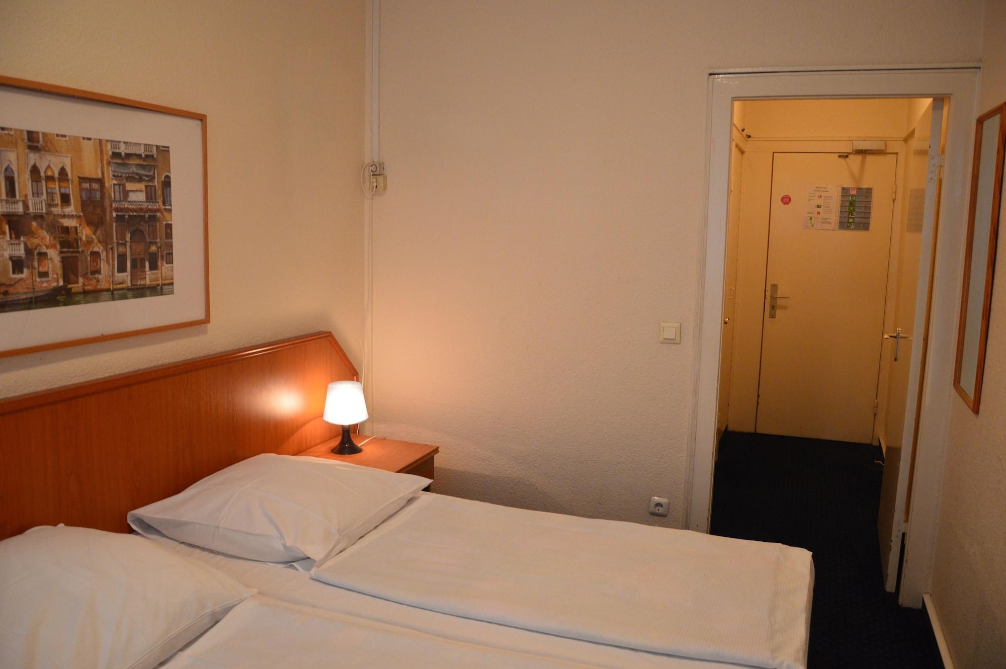 Hotel Mercedes/Centrum Hamburg Zewnętrze zdjęcie