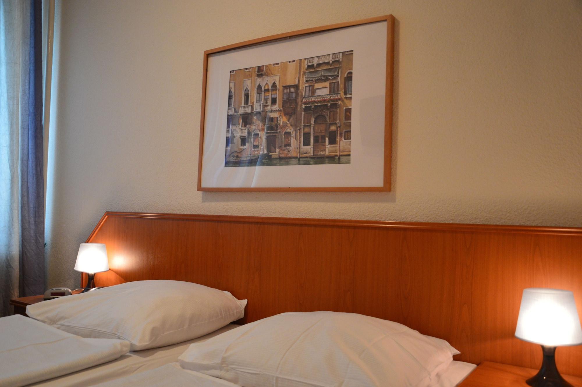 Hotel Mercedes/Centrum Hamburg Zewnętrze zdjęcie