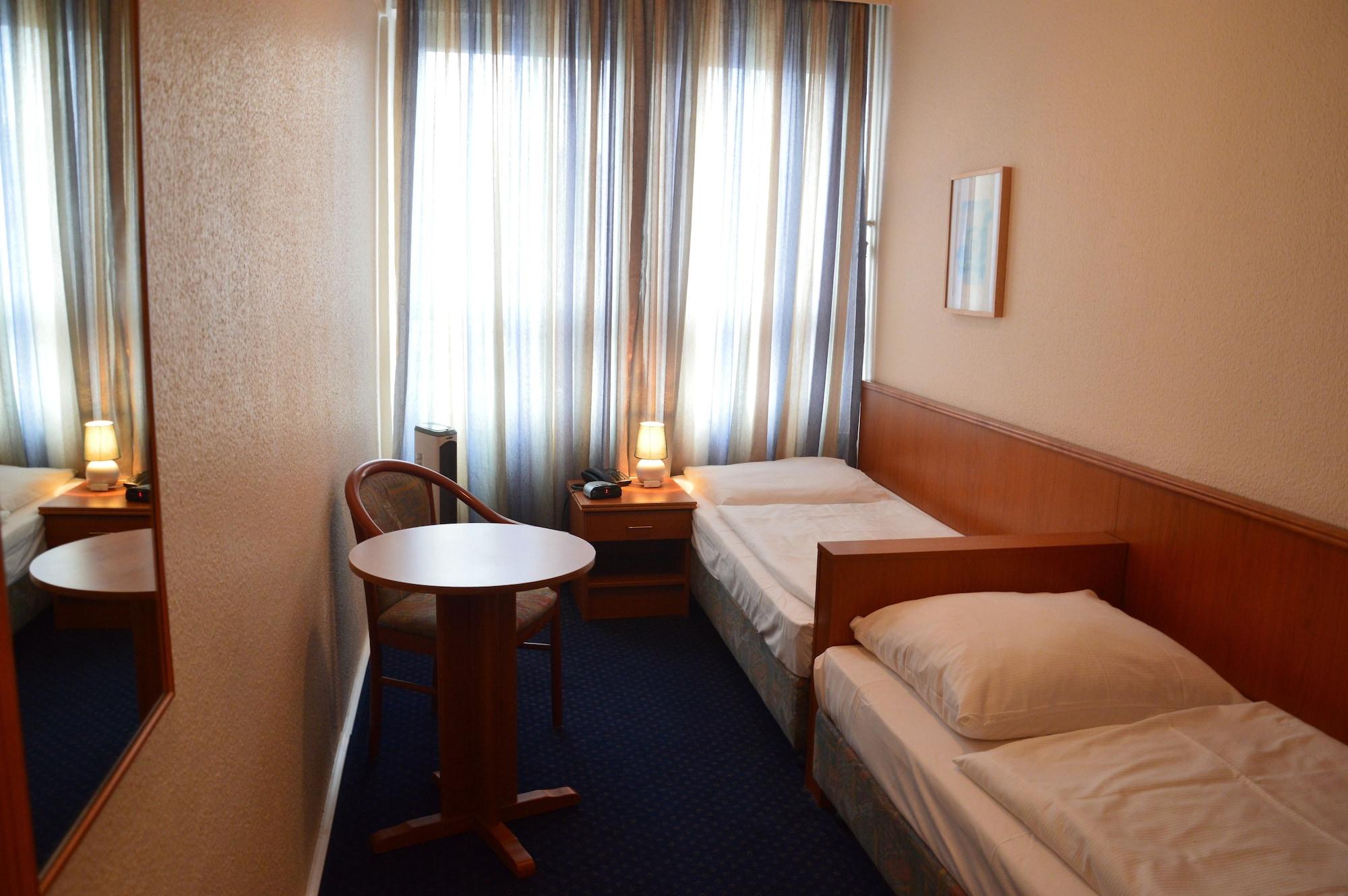 Hotel Mercedes/Centrum Hamburg Zewnętrze zdjęcie