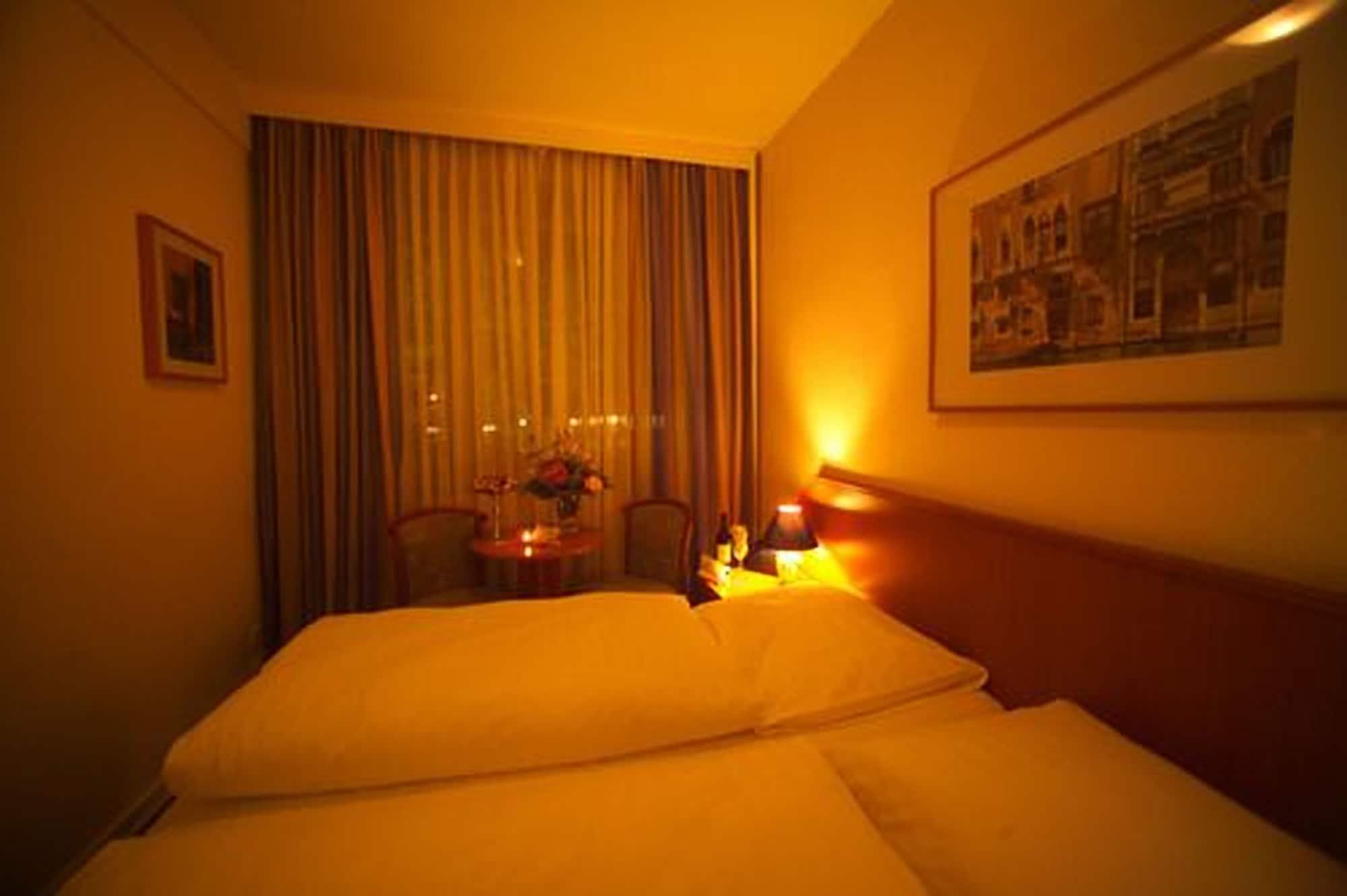 Hotel Mercedes/Centrum Hamburg Zewnętrze zdjęcie